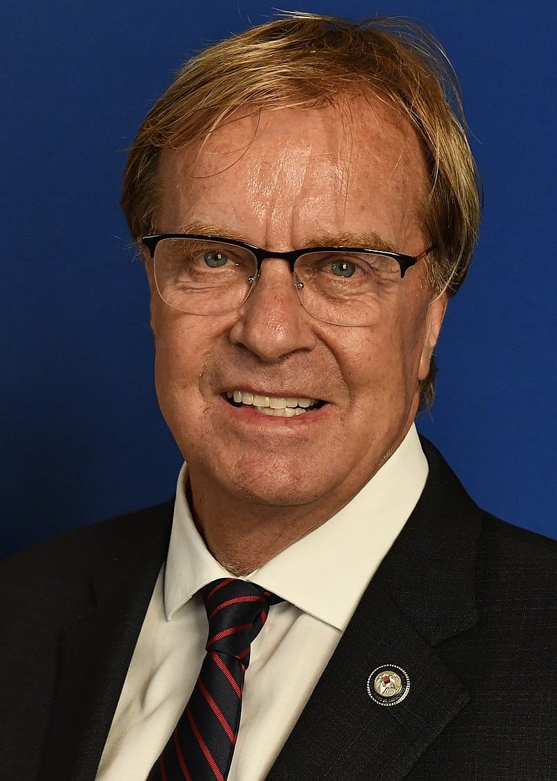 Kip_Tom_official_portrait_cropped