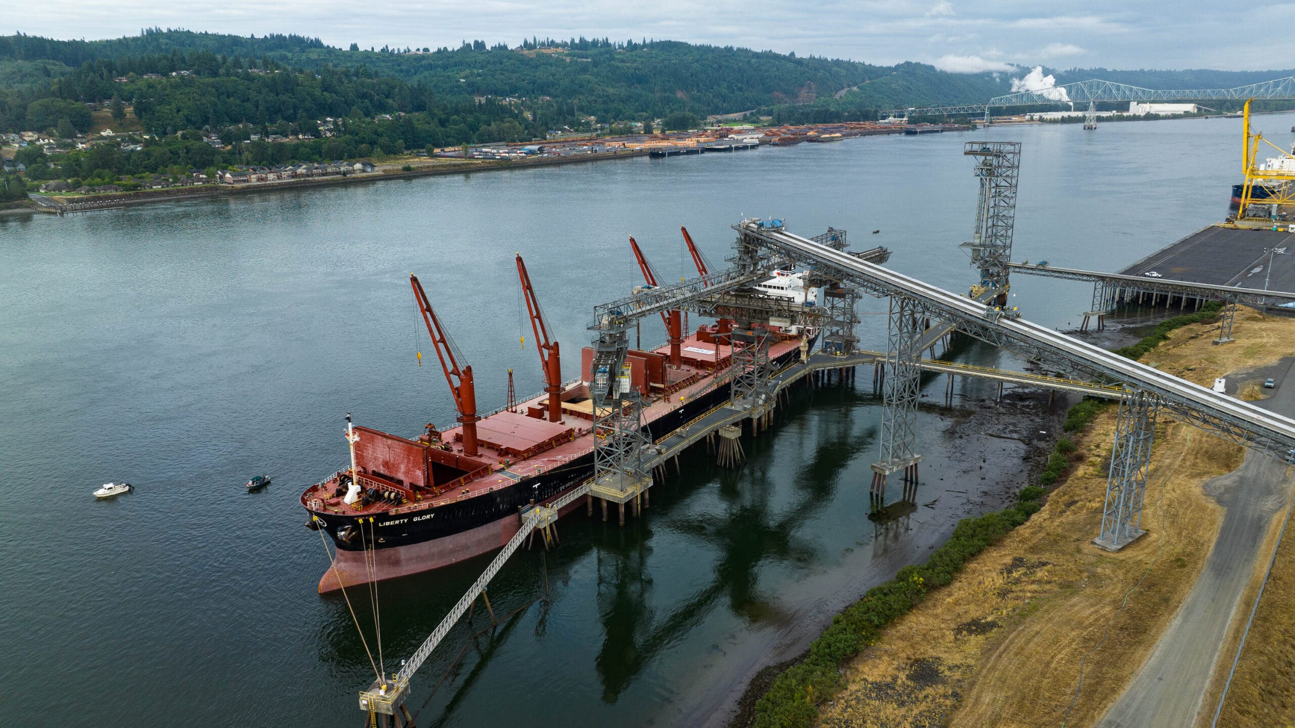 A shipment of 28,000 metric tons of American-grown soft white wheat is loaded onto the U.S.-flag vessel LIBERTY GLORY at the Port of Longview, WA for delivery to the Arabian Peninsula in the Middle East to alleviate one of the worst hunger
emergencies on the planet.